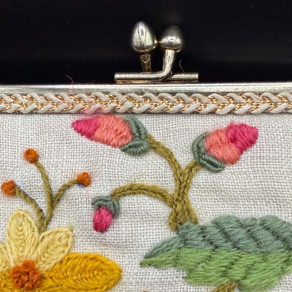 Floral Embroidered Clutch - Picture 3 of 9